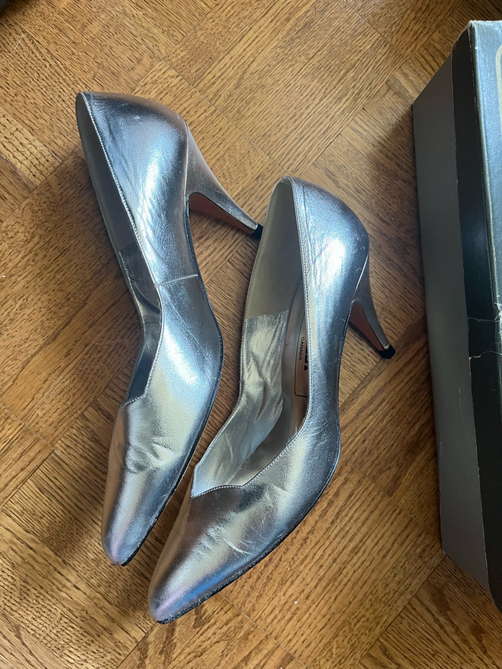 Bally Silver Metallic Leather Pointed Pumps | Size 8 AA - Picture 5 of 14